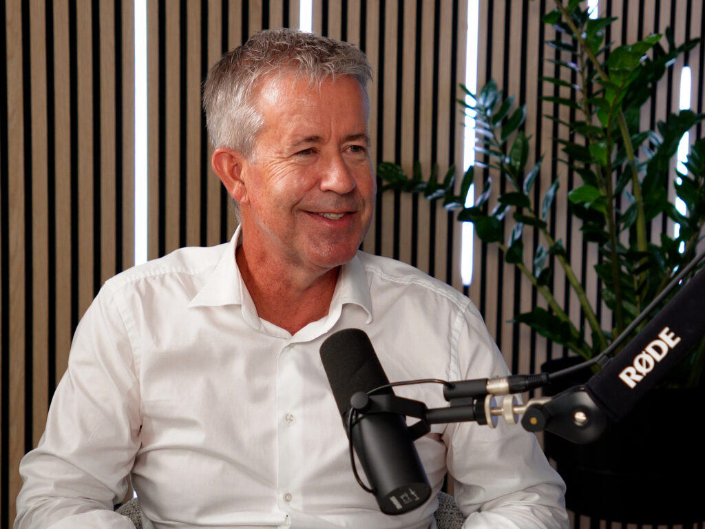 Balz Zürrer als Gastgeber im neuen Podcast «shift – Das Signal im Rauschen».